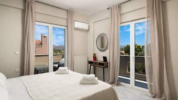 Villa | 3 bedrooms, desk, Internet