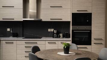 Villa | 3 bedrooms, desk, Internet