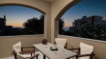 Villa | 3 bedrooms, desk, Internet