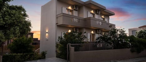 Villa | 3 bedrooms, desk, Internet