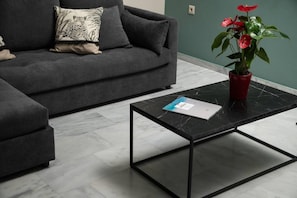 Villa | Desk, Internet