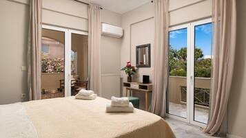 Villa | 3 bedrooms, desk, Internet