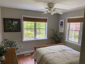 3 habitaciones, tabla de planchar con plancha, wifi y ropa de cama