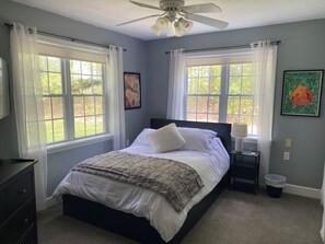 3 bedrooms, iron/ironing board, WiFi, bed sheets