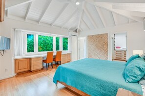 5 Schlafzimmer, Schreibtisch, Bügeleisen/Bügelbrett, Reisekinderbett