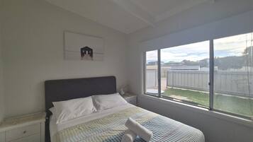 2 bedrooms, iron/ironing board, WiFi, bed sheets