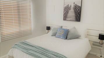 2 makuuhuonetta, silitysrauta/-lauta, Wi-Fi, vuodevaatteet