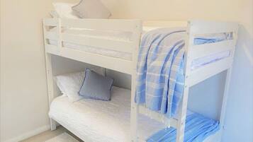 2 makuuhuonetta, silitysrauta/-lauta, Wi-Fi, vuodevaatteet