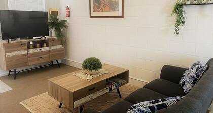 Three Palms Apartments Unit 4