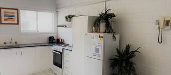 Three Palms Apartments Unit 4