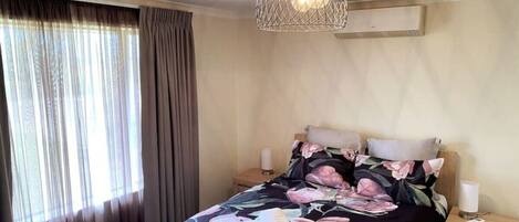 4 slaapkamers, een strijkplank/strijkijzer, wifi, beddengoed