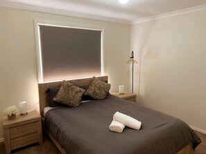 4 bedrooms, iron/ironing board, WiFi, bed sheets