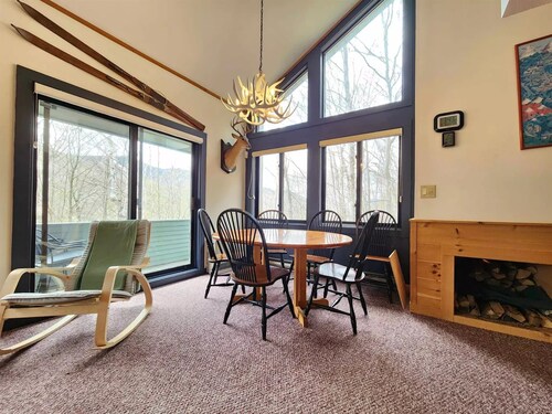 2 Bed/2Bath White Mtn treetop Townhome across from Loon w views,
pool & shuttle