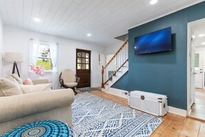 Smart-TV, Kamin, DVD-Player, Tischfußball