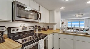 Four Ă micro-ondes, un four, surface de cuisson, lave-vaisselle