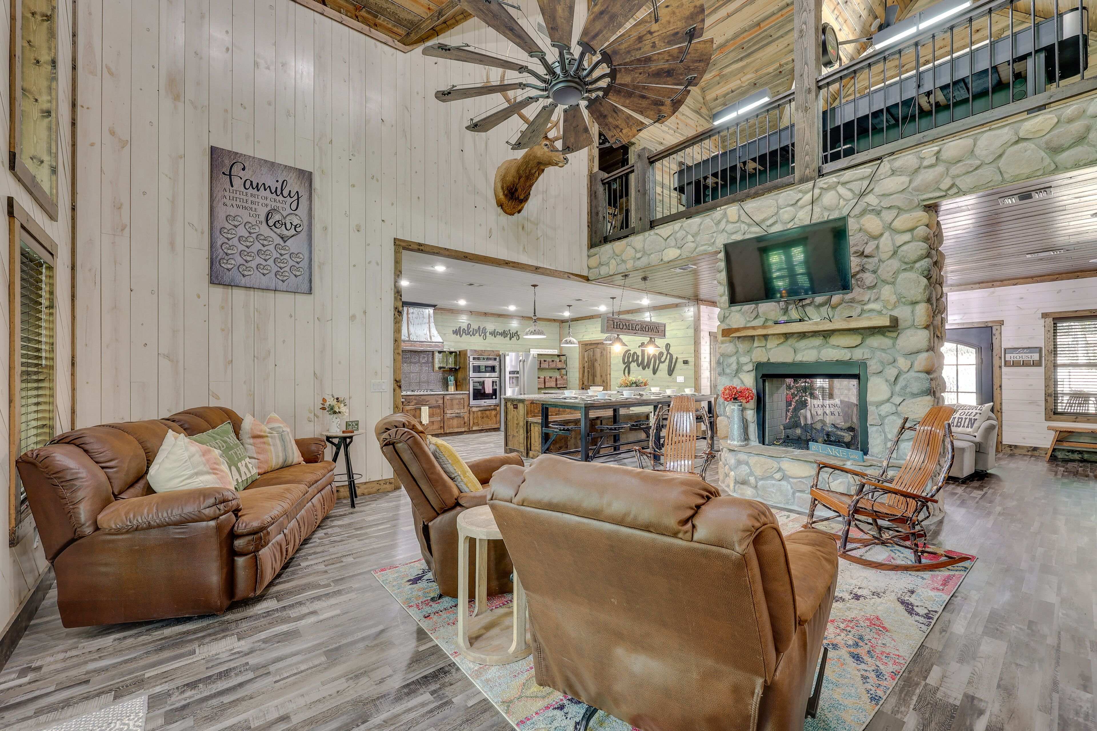 Gorgeous Broken Bow Family Home w\/ Private Hot Tub