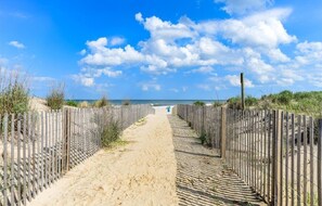 On the beach - Beautiful 3 BR 2 BA Unit in Ocean Front Building with a Pool! (Ocean City)