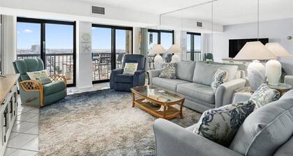 Beautiful 3 BR 2 BA Unit in Ocean Front Building with a Pool!