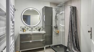 Hair dryer, towels