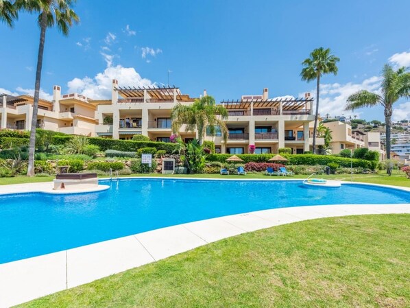 Pool - Los Pinos, 3 bedroom apartment in Los Arqueros (Benahavis)