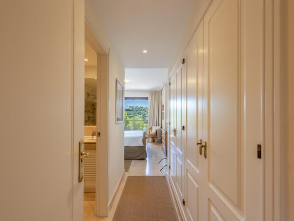 3 bedrooms, iron/ironing board, free WiFi