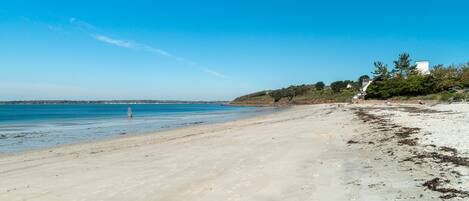 Una spiaggia nelle vicinanze