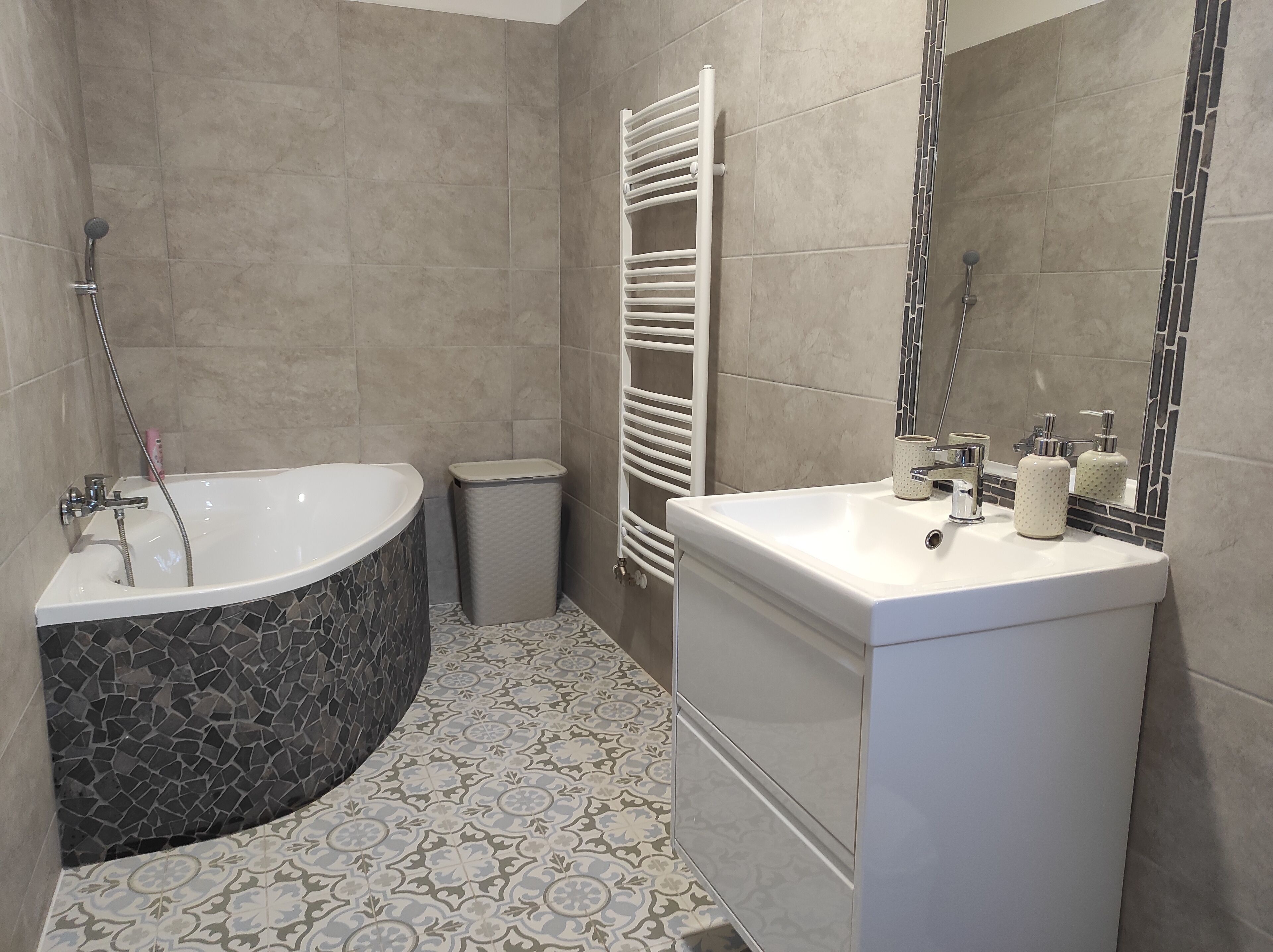 ヘアドライヤー、タオル、石鹸、シャンプー