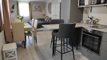 Kühlschrank, Mikrowelle, Ofen, Geschirrspüler