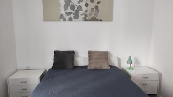 1 habitación, wifi y ropa de cama