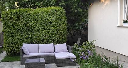 Cozy garden city atmosphere 10 minutes from Budapest dogs welcome