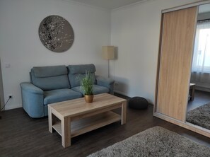 Smart TV y chimenea 