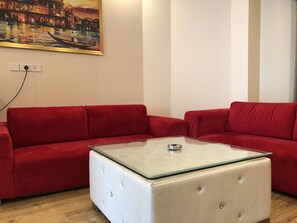 32-inch Smart TV with digital channels, TV, computer monitors - mizu hotel (Gurugram)