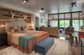 Iron/ironing board, free WiFi, bed sheets - 4th Hole Hideaway (#757) |10 min to Ski - Golf - AC/Pool/Hot Tub/Fitness/Deck (Durango)