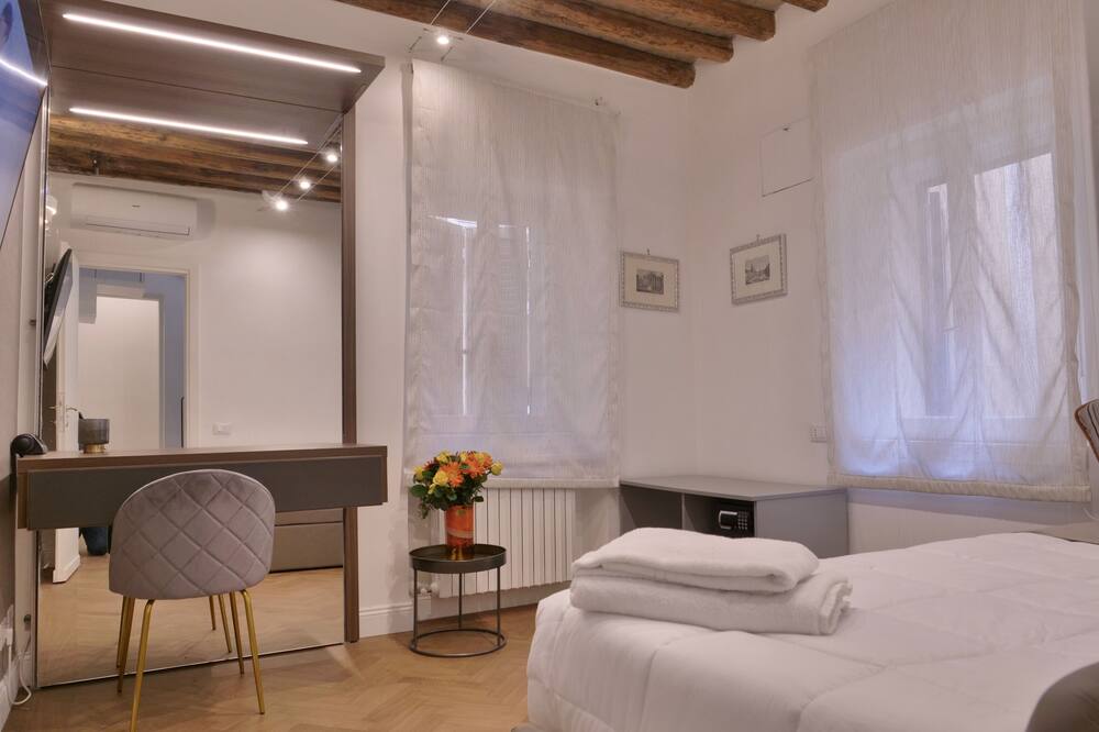 HELMIRAGE SUITE VIA DEL CORSO