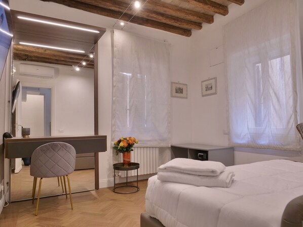 City-Zweibettzimmer | Minibar, Zimmersafe, individuell eingerichtet, Schreibtisch