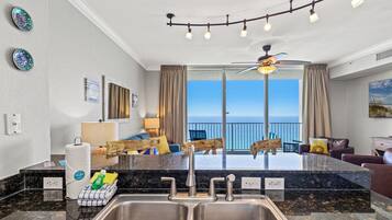 Condo, Berbilang Katil, Balcony, Ocean View | Dapur peribadi | Peti sejuk, ketuhar gelombang mikro, ketuhar, dapur