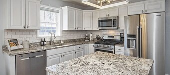 Cape May Heated Swim Spa Oasis Sleeps 8, Dog & EV Friendly