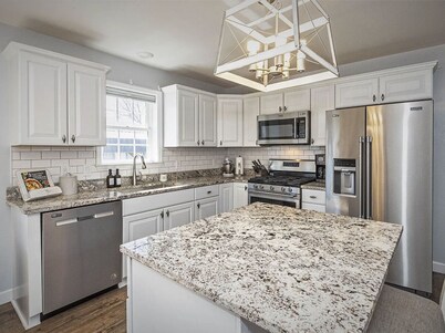 Cape May Heated Swim Spa Oasis Sleeps 8, Dog & EV Friendly