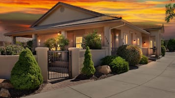 House, 3 Bedrooms | Exterior