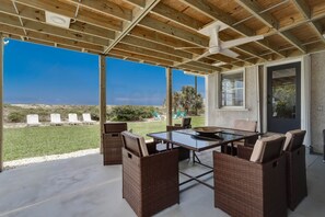 Outdoor dining - 2890 S Fletcher Ave 3 Bedroom Home by RedAwning (Fernandina Beach)