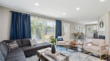 Living area | Smart TV, streaming services