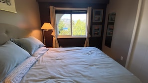 2 chambres, fer et planche à repasser, Wi-Fi gratuit, draps fournis