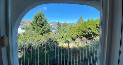 South Okanagan Retreat - Lakeviews and Wine