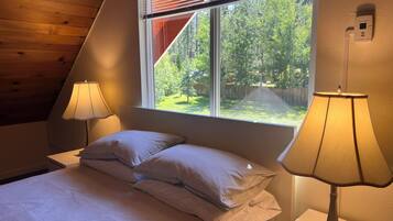 3 soverom, skrivebord, strykejern/-brett og wi-fi (inkludert)