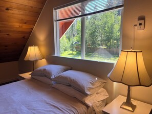 3 soverom, skrivebord, strykejern/-brett og wi-fi (inkludert)