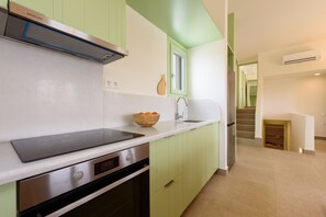 Familienvilla | Eigene Küche | Herdplatte, Espressomaschine, Wasserkocher mit Kaffee-/Teezubehör