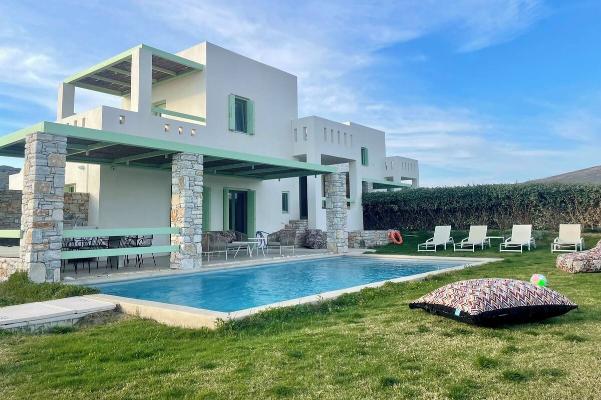 Luxury Villa | Egyptian cotton sheets, premium bedding, pillow-top beds, soundproofing