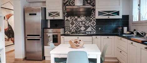 Kühlschrank, Ofen, Herdplatte, Geschirrspüler