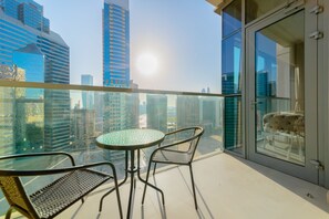 Premium-Apartment, 1 Schlafzimmer, Nichtraucher, Stadtblick | Balkon