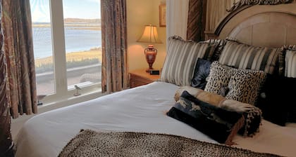 Oceanfront Luxury Magical Views Sunset and Sunrise